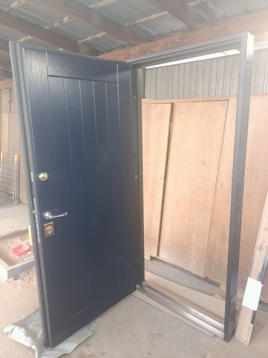 Стальной входной дверь