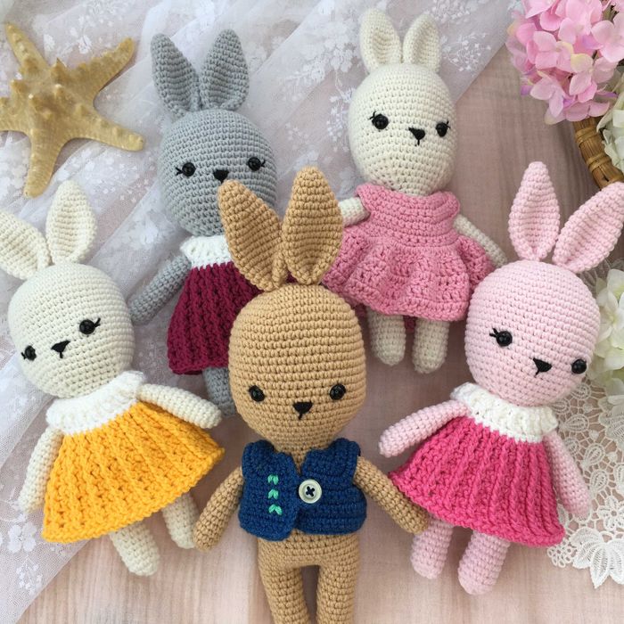 Плетена играчка зайче