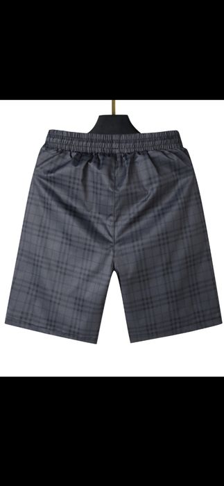 Pantalon plajă Burberry, model 2026