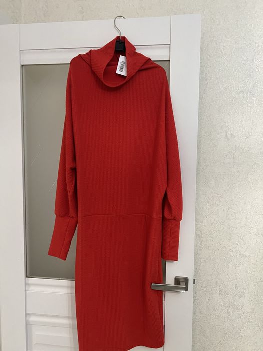 Красное платье