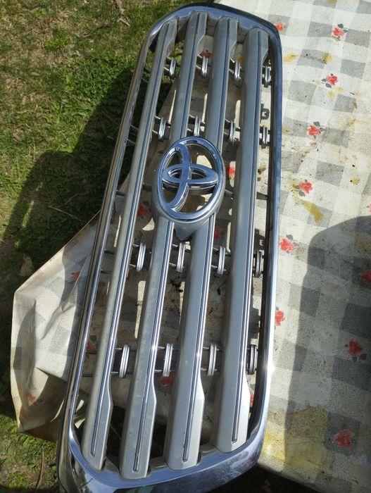 Едрогабаритни части Toyota Land Cruiser 200 Ланд Крузер