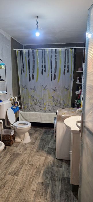 Vând casa 200m ² Vartina teren 11000 m² din care 1220 intravilan, restul ,extravilan