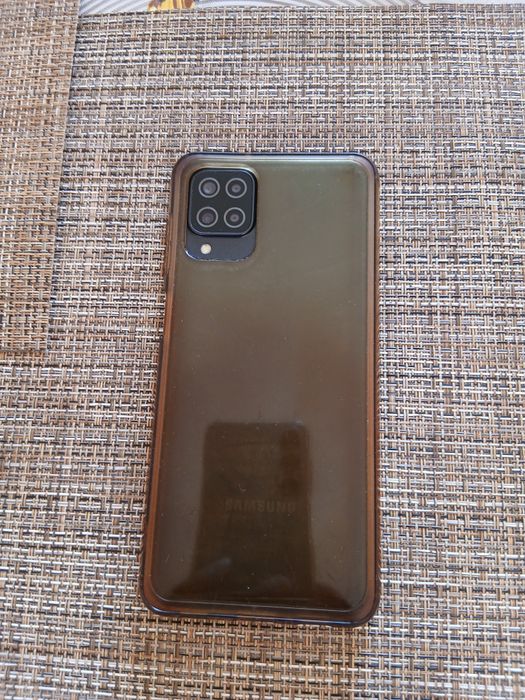 Samsung A12 -запазен за 110 лв. с калъфче и зарядно от м. СЕПТЕМВРИ