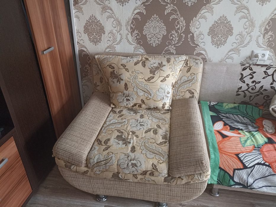 Продам диван + 2 кресла