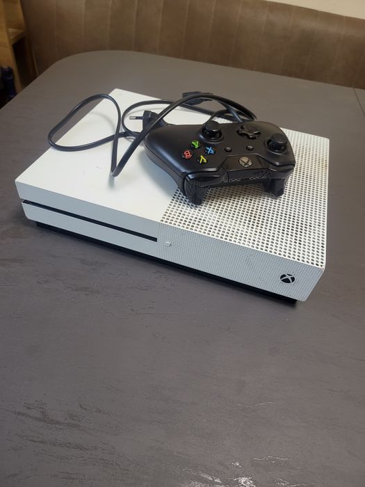 Xbox  + controller  + power cable