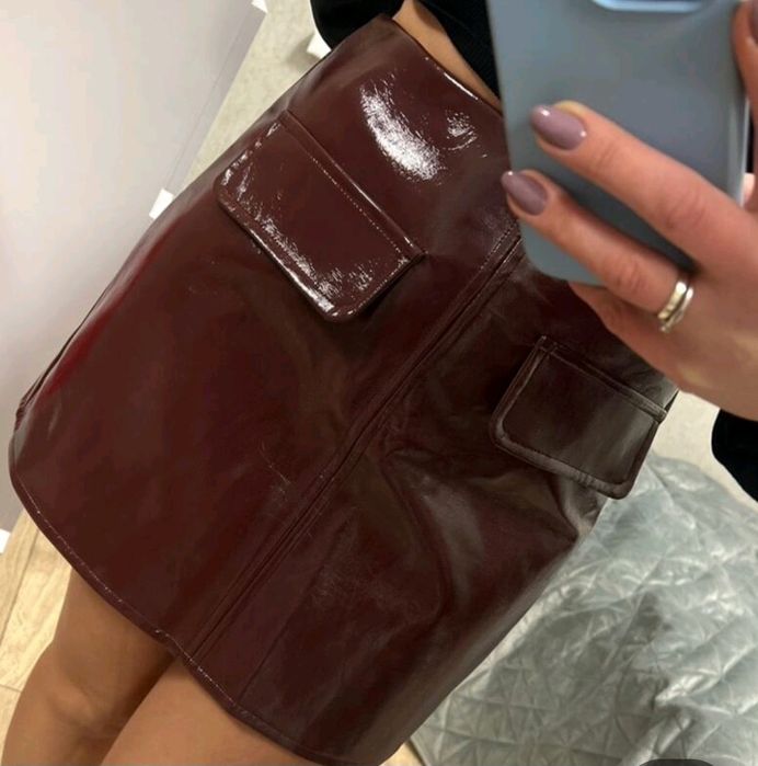 Кожена пола в бордо