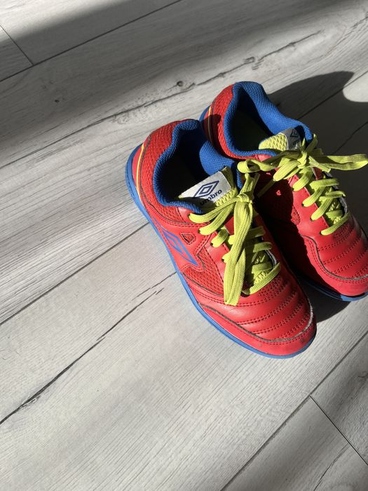 Бутсы спортивные