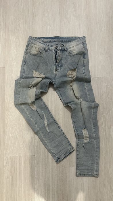 Blugi rupti slim fit S