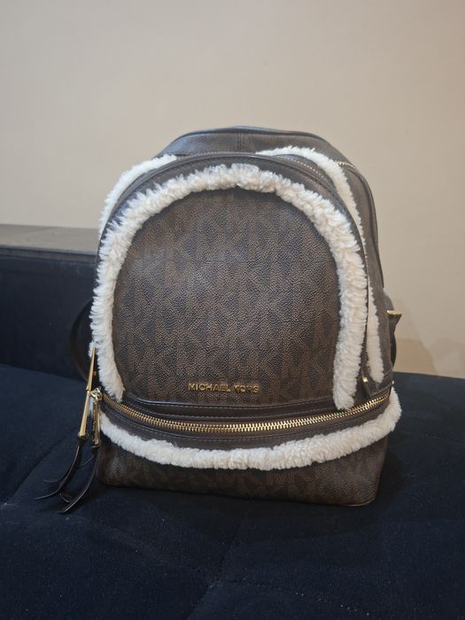 Оригинална дамска раница Michael Kors Rhea Medium (Лимитирана серия с пух)