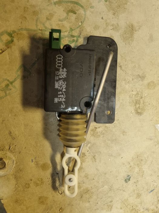 Машина за отключване и заключване на багажник Audi a3 2002 facelift