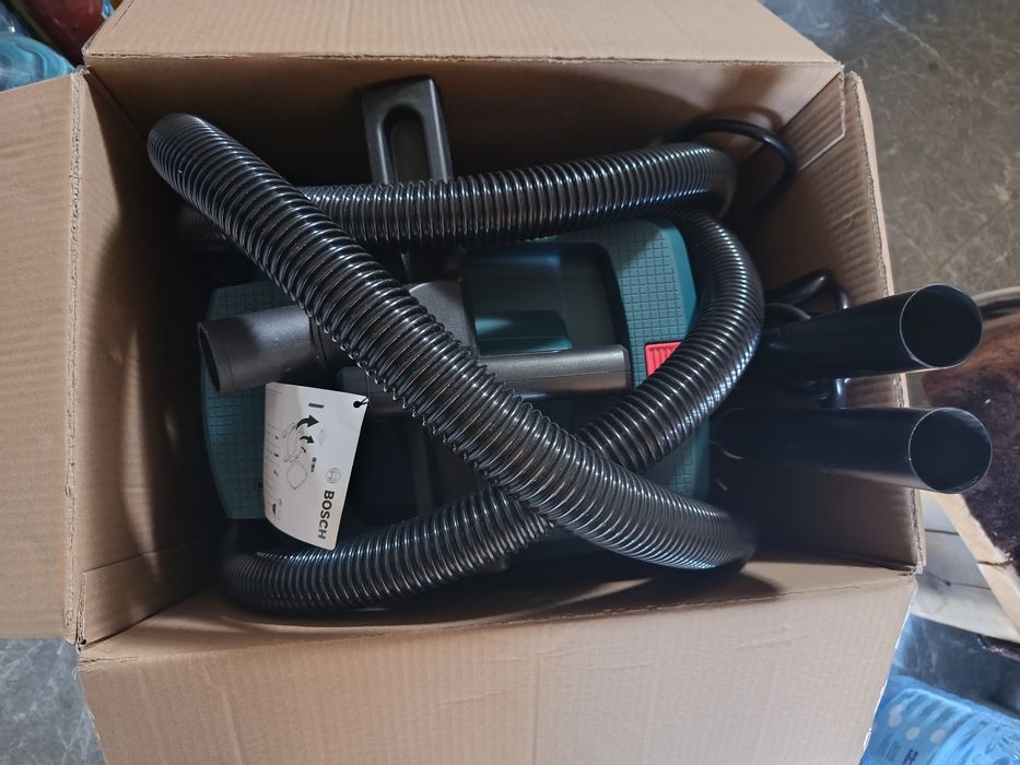 Продам строительный пылесос BOSCH