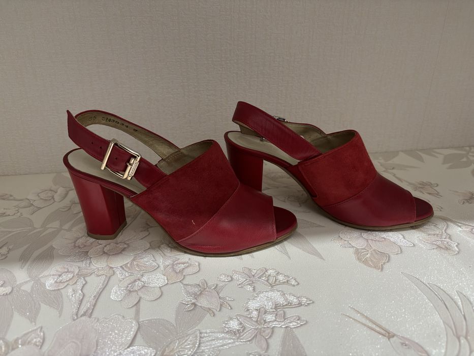 Продается обувь осенние и летние