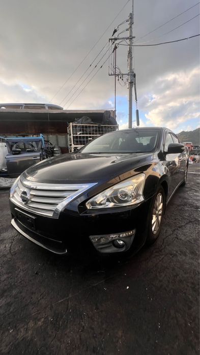 Ниссан на разбор .