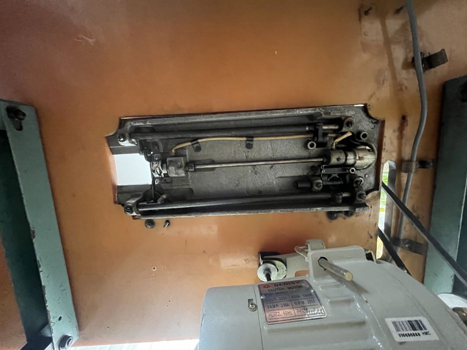 Продам швейную машинку