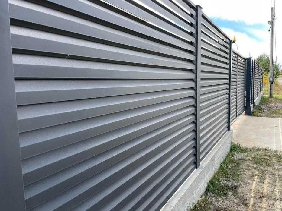 Vand garduri și porți la comanda clientului din materialele mele