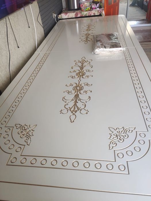 Продам стол в гостиную