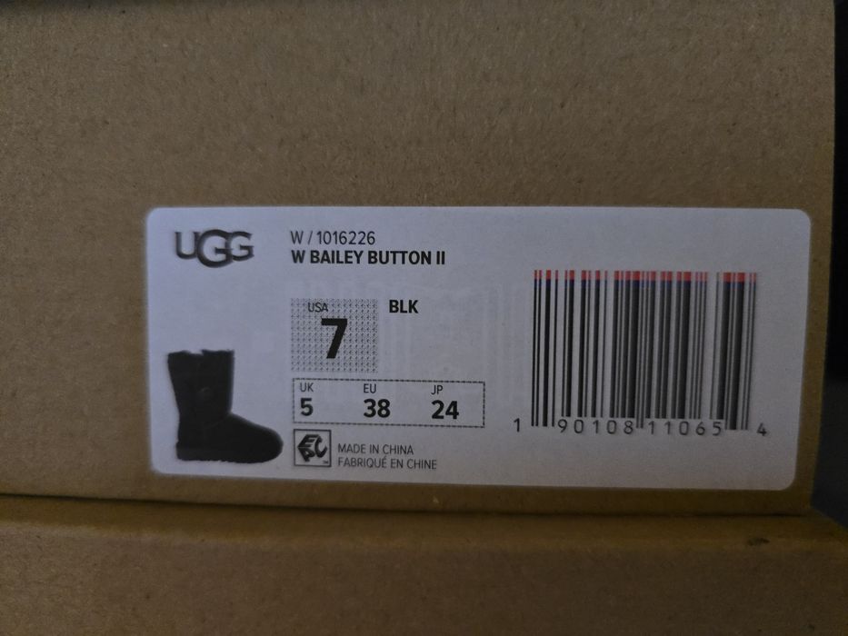 Vand bocanci UGG bailey button II