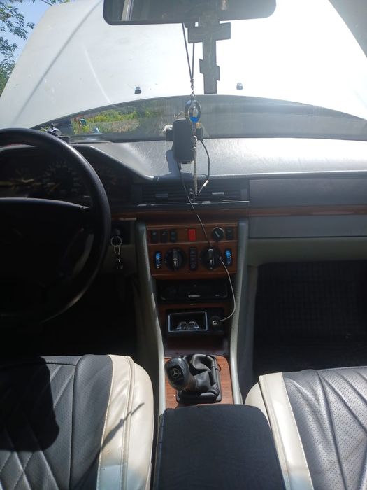 Продам мерседес 220