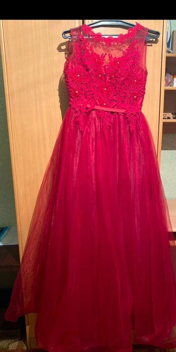 Продам выпускные платья