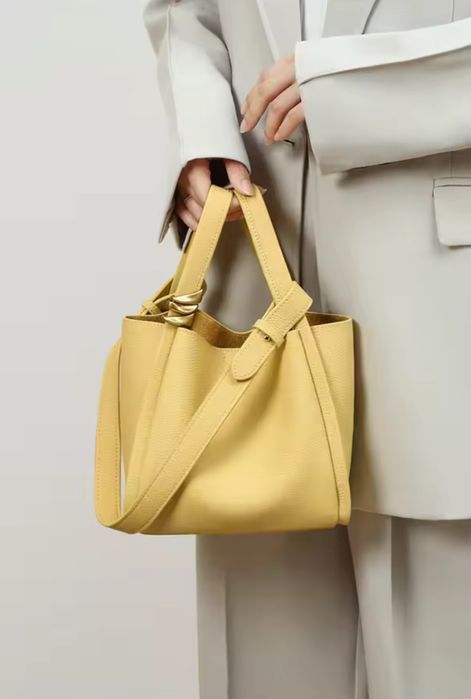 Дамска чанта от естесвена кожа, жълта