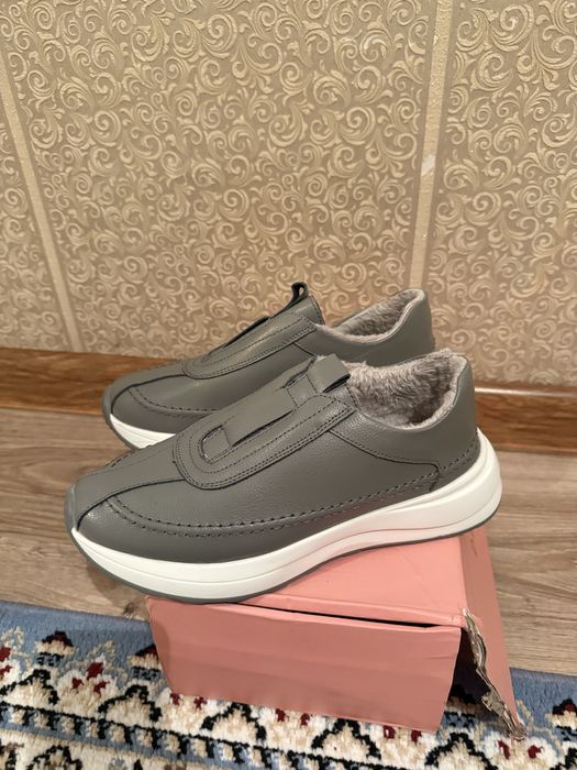 Срочно продается зимние кроссовких