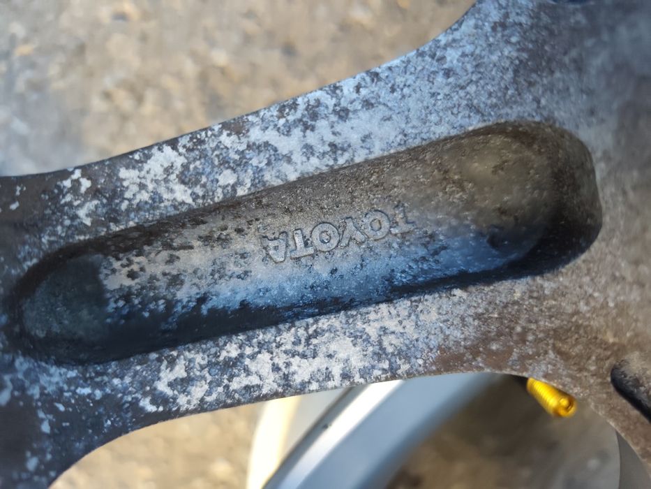 15" оригинални алуминиеви джанти за Toyota Yaris...