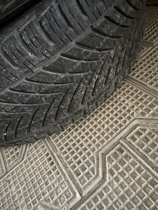 Avtomabil shinalari sotiladi