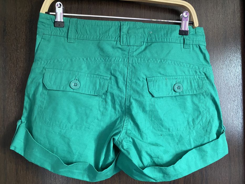 Pantaloni scurți verzi