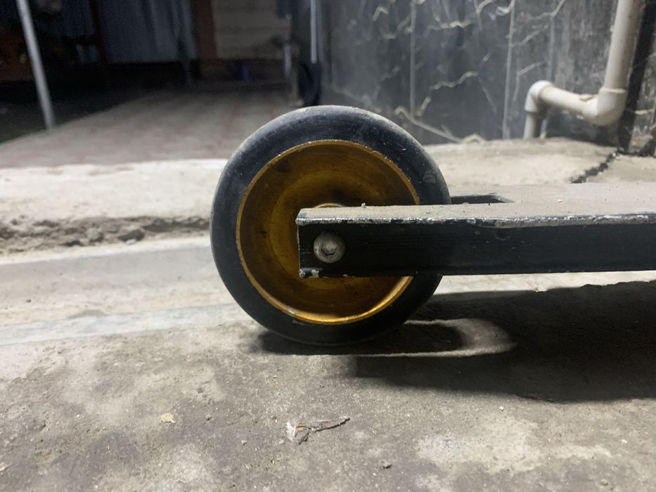 Продадаю трюкавой самакат срочна