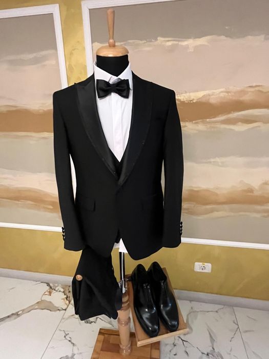 Costum ginere cu vesta