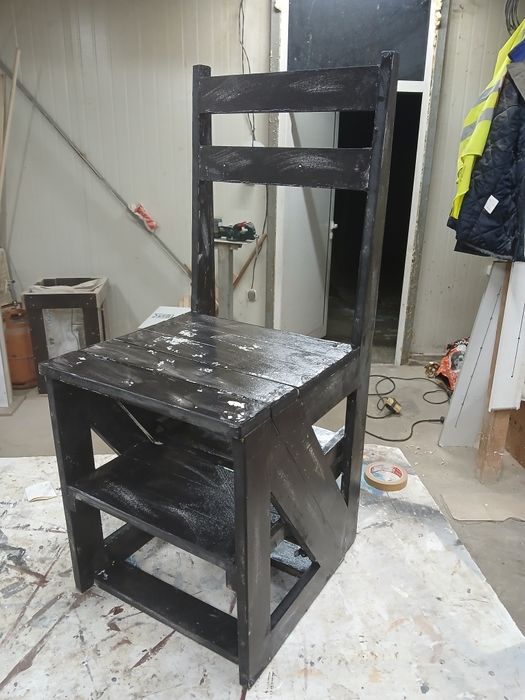 Помощник домакинството