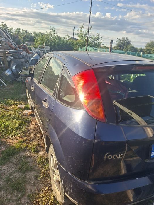 Masina ford focus 2001
