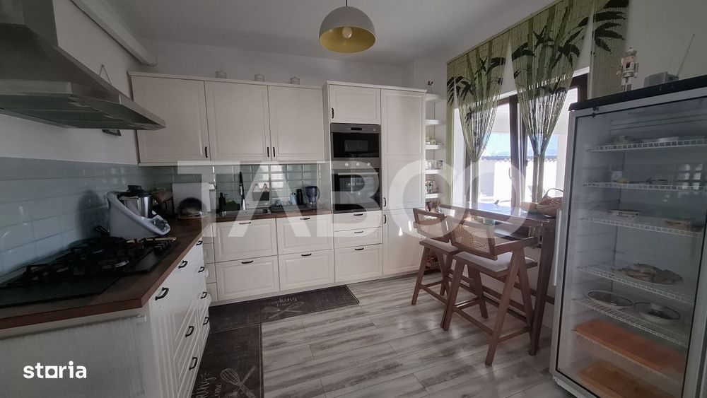 Casa de vanzare individuala 5 camere 172 mp langa Padurea Dumbrava