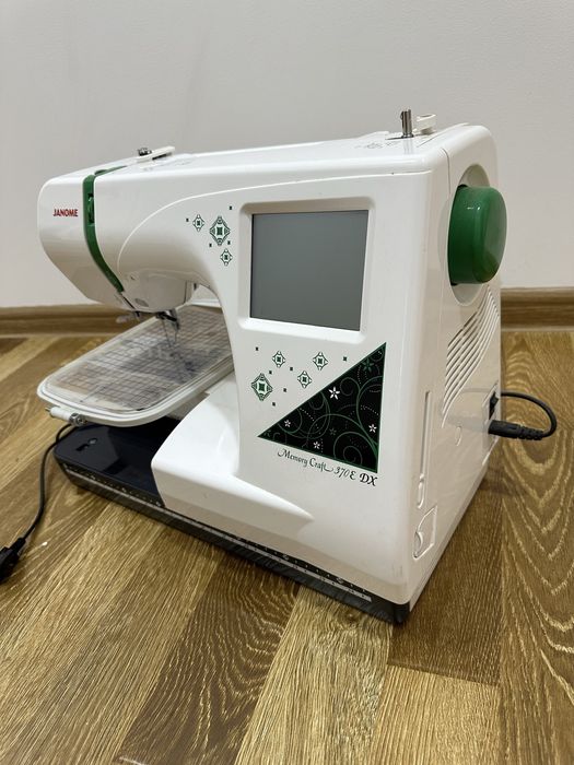 Janome Memory Craft 370E DX
