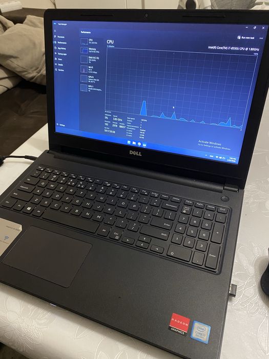 Лаптоп Dell/i7 8550u/8GB DDR4/Radeon 520 2GB GDDR5/256GB SSD