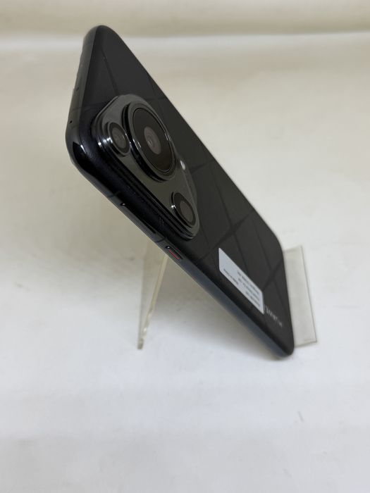 Huawei Pura 70 Ultra Black 512GB 16 Ram Top