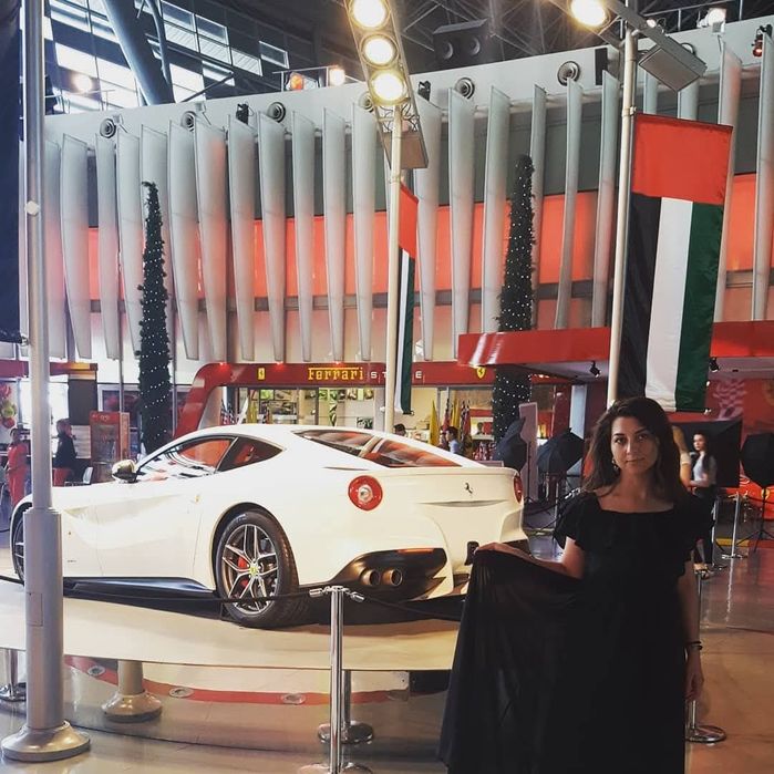 Черна рокля дълга до земята