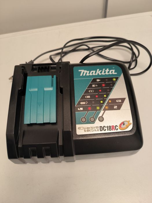 Makita блутут тонколона DMR200 и батерии