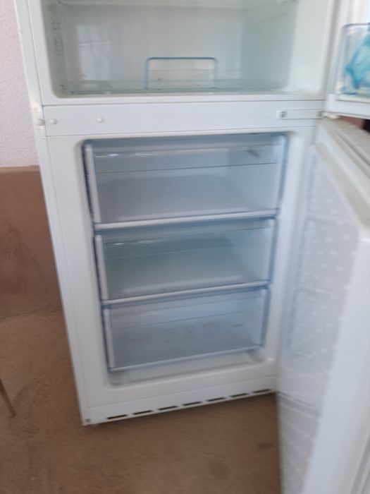 Холодильник почти янги бу