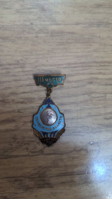 Продам значки времён СССР