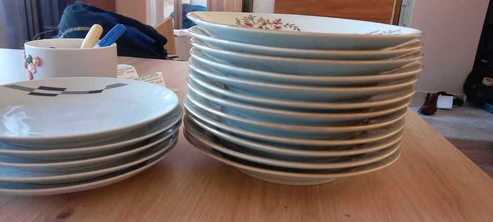 продавам български порцеланови чинии