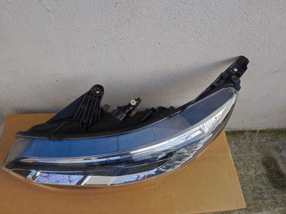 Far stanga dreapta Renault Express