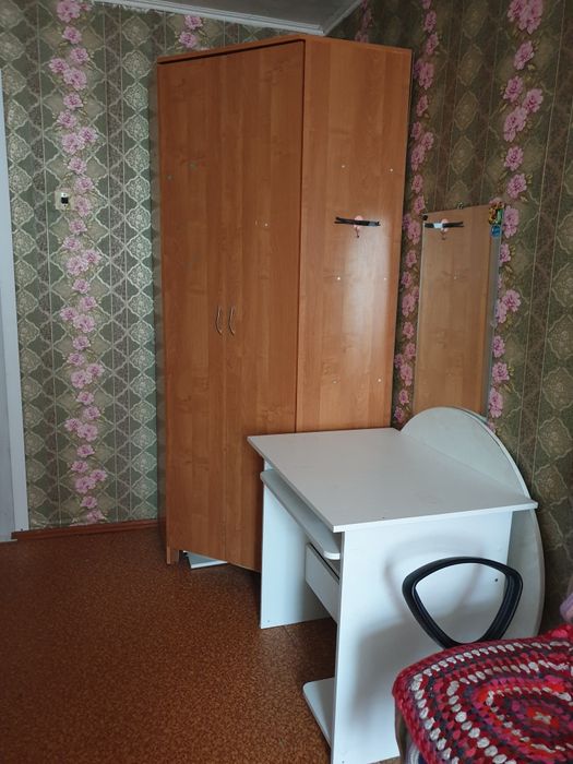 Продам вот такой вот шкаф и стол