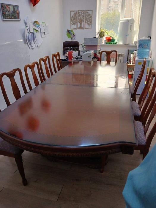 Стол для гостинной