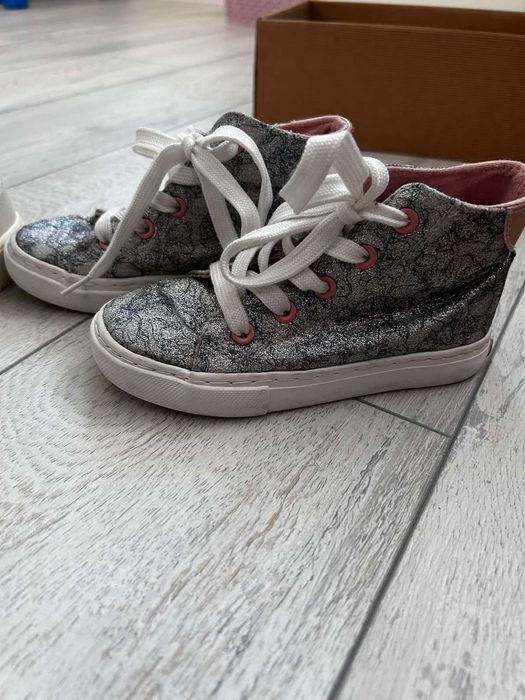 Обувки за момиче