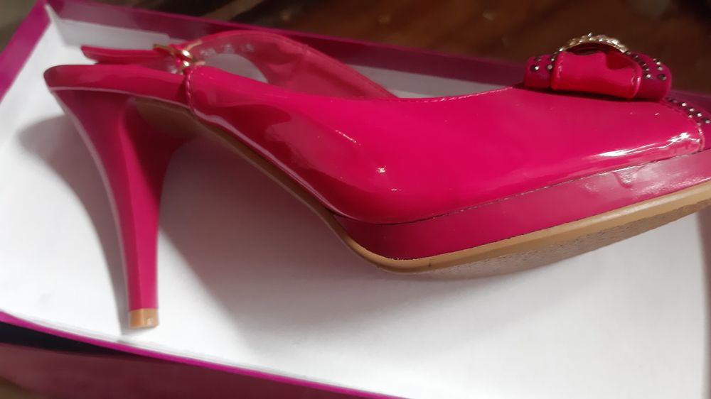 Босоножки  новые