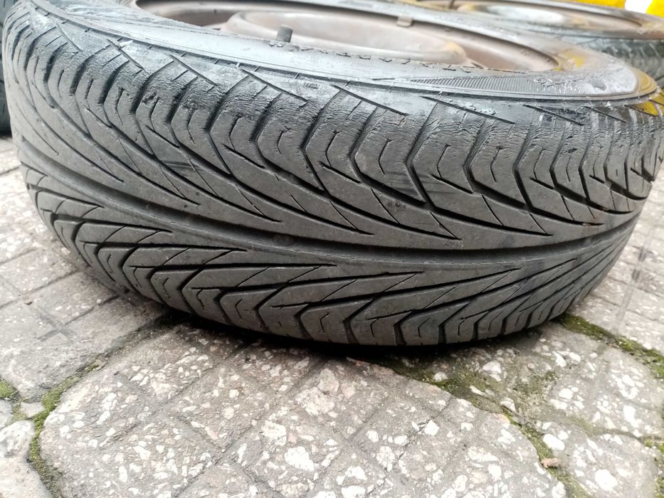 Автомобилни гуми 4бр 14 на джанти лятни.