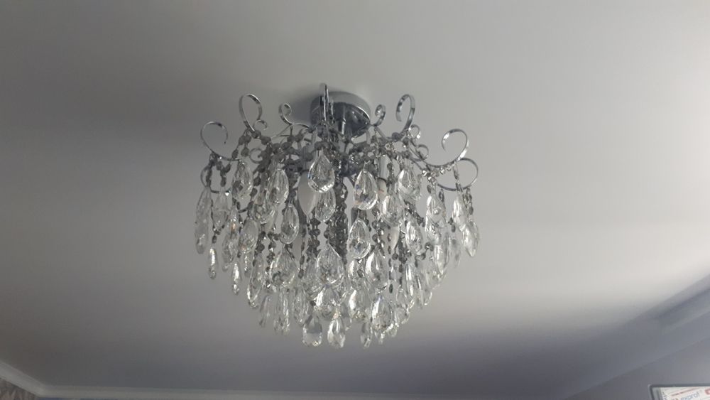 Продам люстру в отличном состоянии