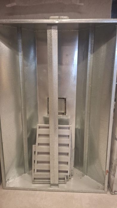 Продам  Вентилиционный зонт,вместе с решетками.