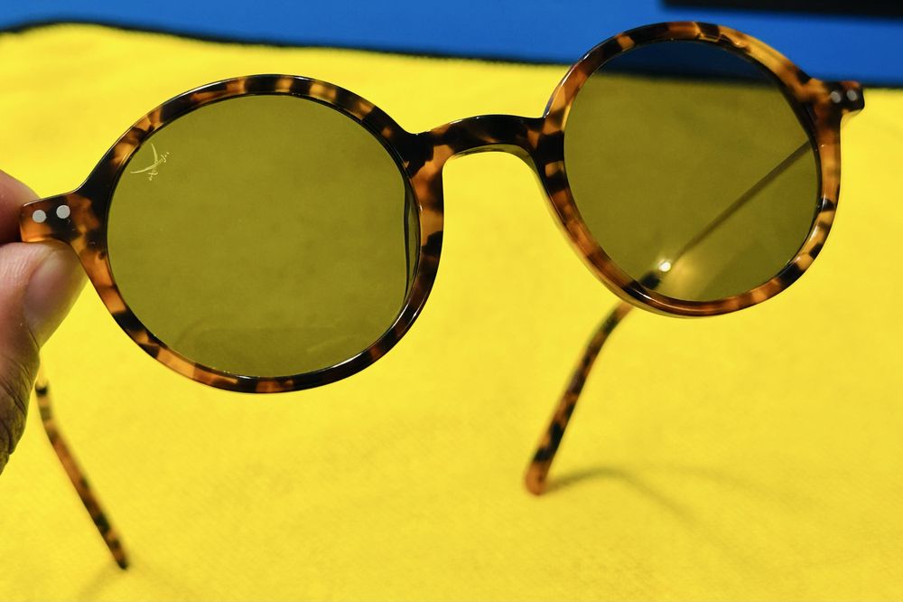 Vand Ochelari De Soare , damă